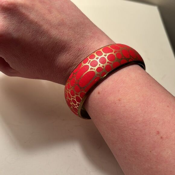 Red Animal Print and Gold Tone Statement Metal Bangle Fashion Bracelet - Picture 3 of 4
